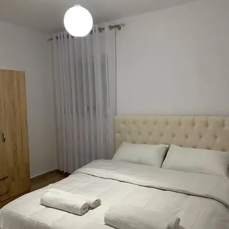 Apartment Es Tirana