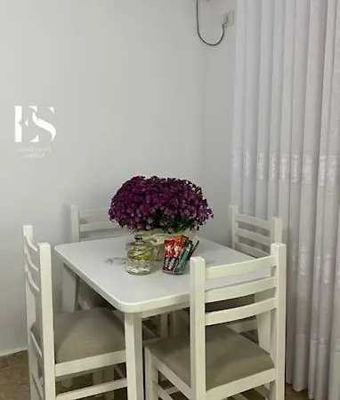 Es * Tirana